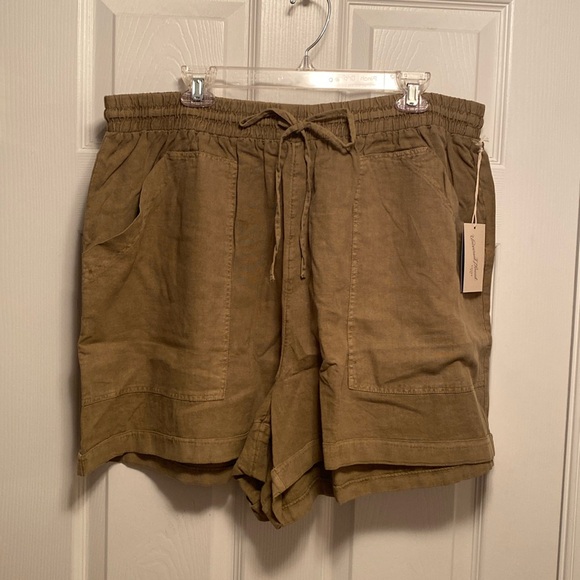 Universal Thread Pants - Brand New Universal Thread Olive Shorts…